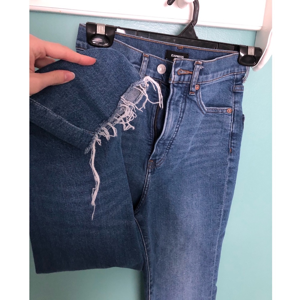 EXPRESS “Mom” Jeans 🪐 - Picture 2 of 2